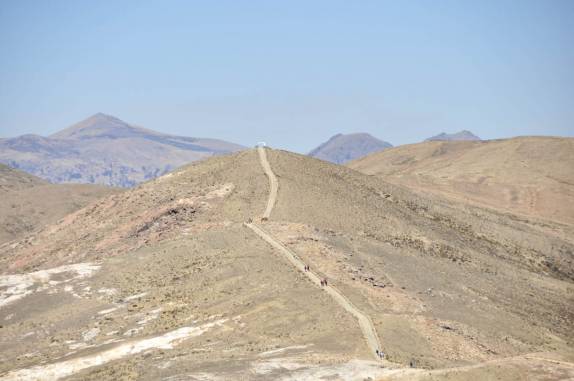 A trilha que atravessa toda a Isla del Sol, no lago Titicaca, na Bolívia